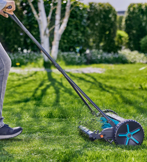 Gardena Cylindergräsklippare Comfort 330 klipper en gräsmatta