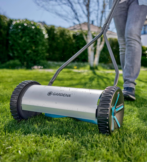 Närbild på en Gardena Cylindergräsklippare Comfort 330